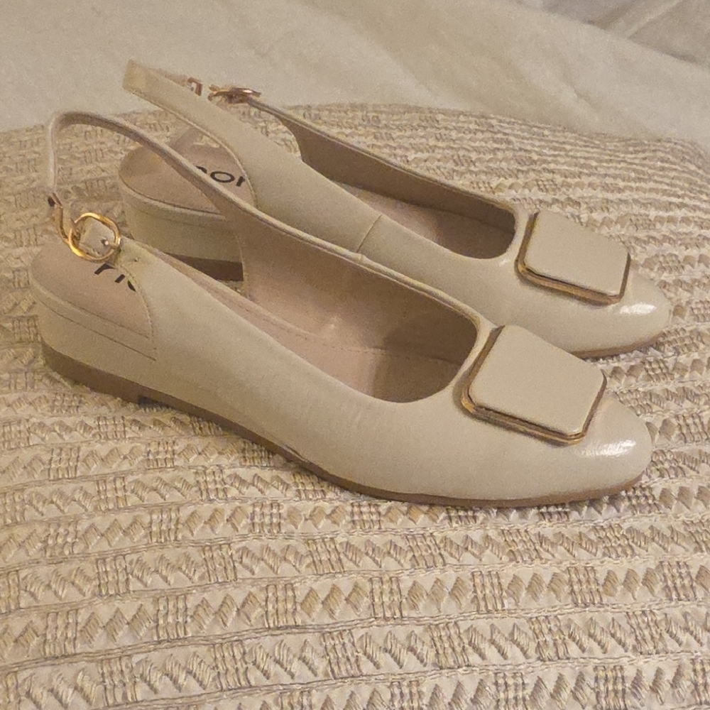 honey GIRL Leather Square-Toe Slingback Mules in Cream with Gold Buckle 36 NWOT